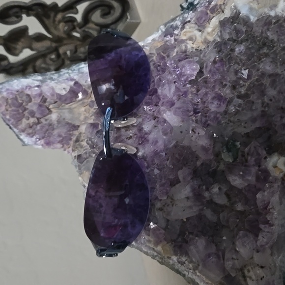 Chanel sun glasses with case - Picture 9 of 14